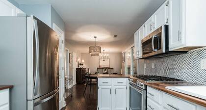 Charming 4 bed home with water views-mins to UNC