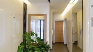 Property entrance - Modern & Design by FeelHome (Tel Aviv)