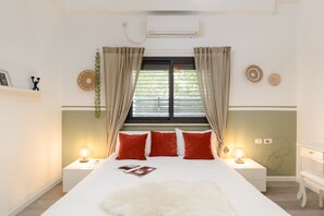 Comfort Apartment | 2 bedrooms, desk, iron/ironing board, cribs/infant beds - Modern & Design by FeelHome (Tel Aviv)