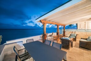 تناول الطعام بالخارج