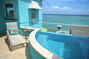 حمّام سباحة خارجي، حمّام سباحة مُدفَّأ