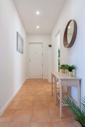 Interior - Stylish Comfortable Apartment w/ Balcony by HostWise (Porto)