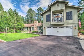 Exterior - Cozy Pinetop Retreat w/ Yard & Heated Gazebo! (Pinetop)