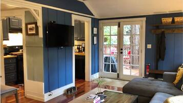 Smart TV, books, stereo