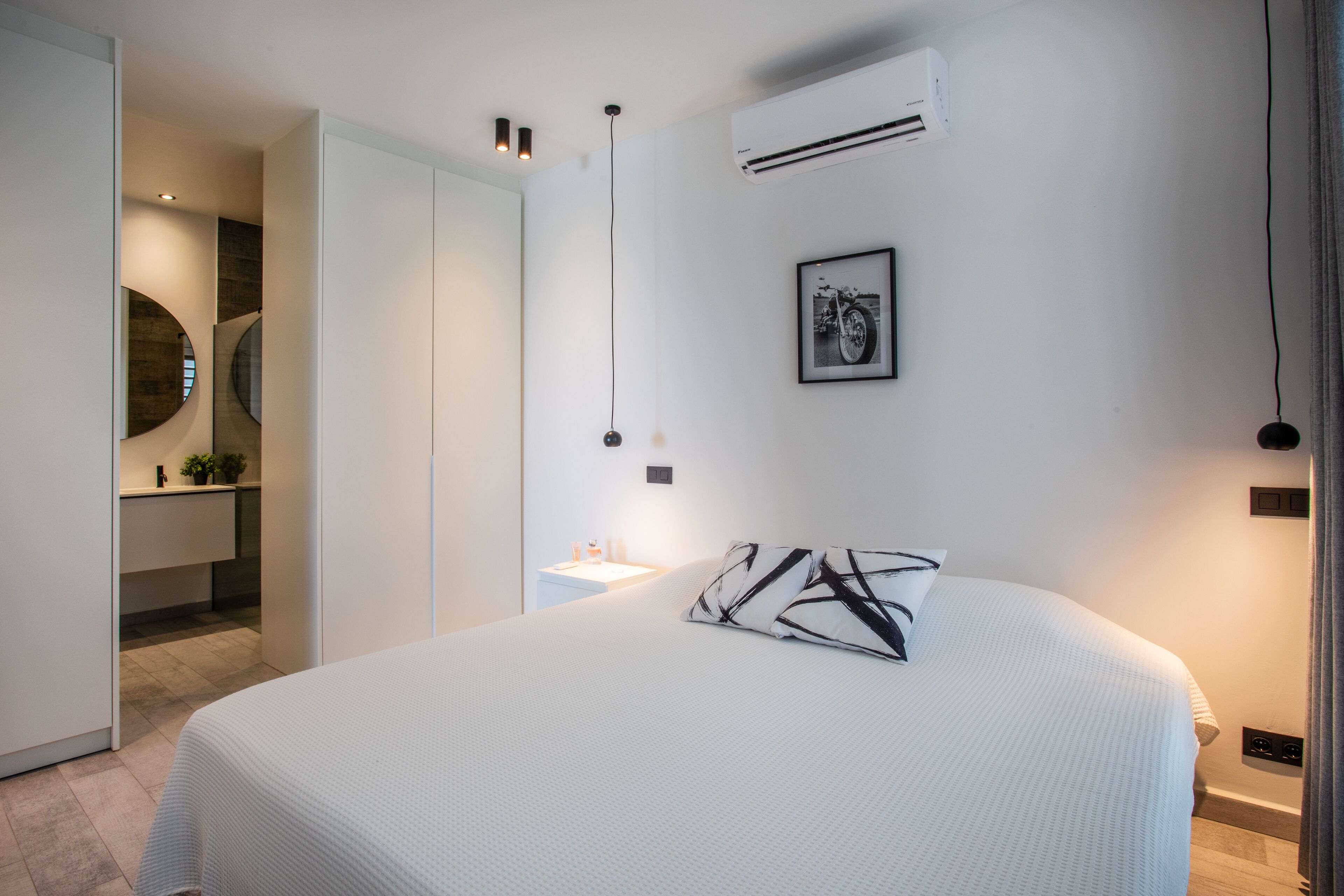 deluxe apartment | in-room safe, individually decorated, individually furnished