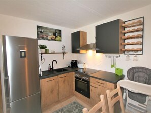 Kühlschrank, Mikrowelle, Ofen, Geschirrspüler