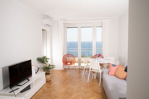 公寓 (1 Bedroom) | 起居區 | 50-吋平面電視、有線頻道、電視