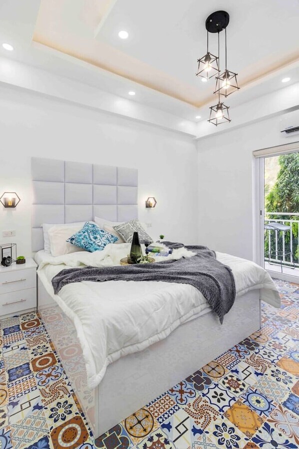 Iron/ironing board, free WiFi, bed sheets