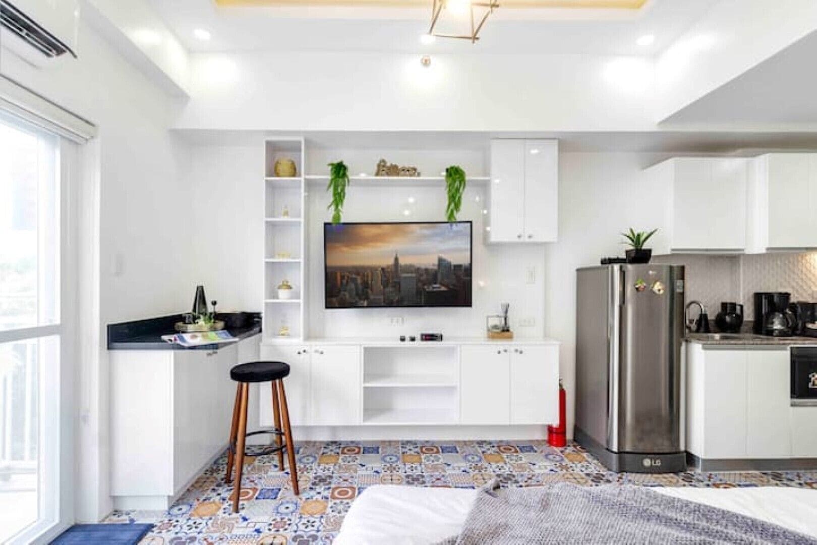 Fridge, microwave, stovetop, electric kettle