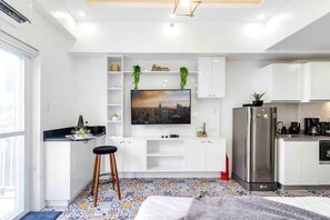 Fridge, microwave, stovetop, electric kettle