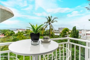 Outdoor dining - Soderberg by J&J (Near airport| Wi-Fi |Netflix) (LAPU LAPU CITY)
