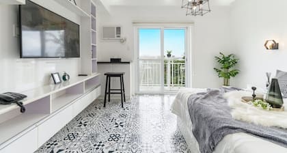 Soderberg by J&J (Near airport| Wi-Fi |Netflix)