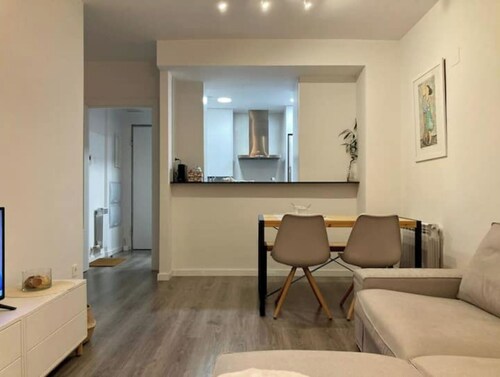 Central apartment with private parking