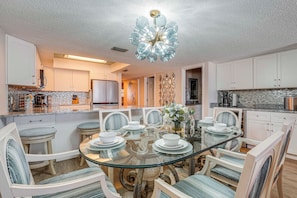 Dining - Beachfront Condo w/ Pool in Redington Shores (Redington Shores)