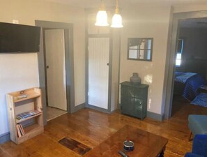 1 chambre, bureau, fer et planche à repasser, Wi-Fi gratuit