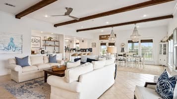 House, 4 Bedrooms | Living area | Smart TV