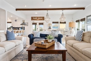 House, 4 Bedrooms | Living area | Smart TV