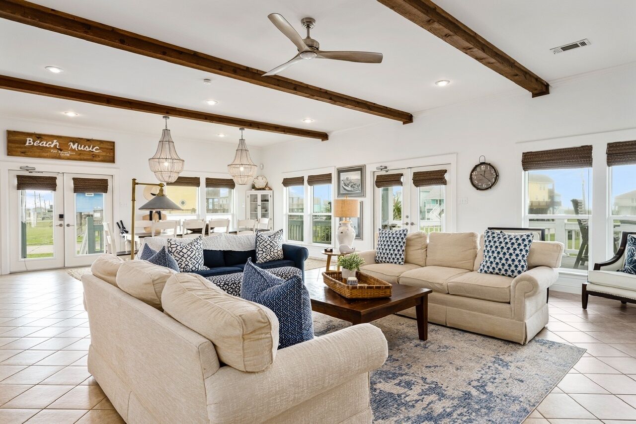 House, 4 Bedrooms | Living area | Smart TV