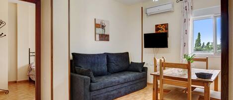 テレビ、DVD プレーヤー