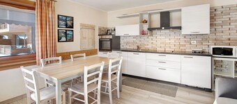 Appartamento per vacanze 'Baita Doss' con vista sulle montagne, balcone e Wi-Fi