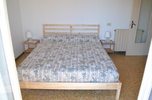3 bedrooms, free WiFi, bed sheets - 'Appartamento 6' Near the Beach with Wi-Fi & Balcony (Ameglia)
