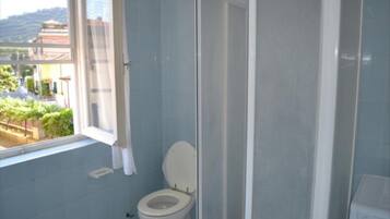 Douche, serviettes fournies