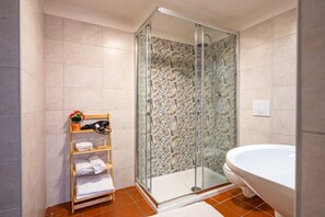 Dusche, Haartrockner, Handtücher