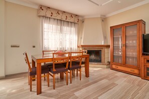 Dining - Holiday Home Casa Murillo with Sea View, Terrace & Wi-Fi (Nerja)
