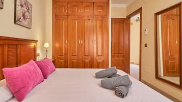 2 chambres, fer et planche Ă repasser, Wi-Fi gratuit, draps fournis