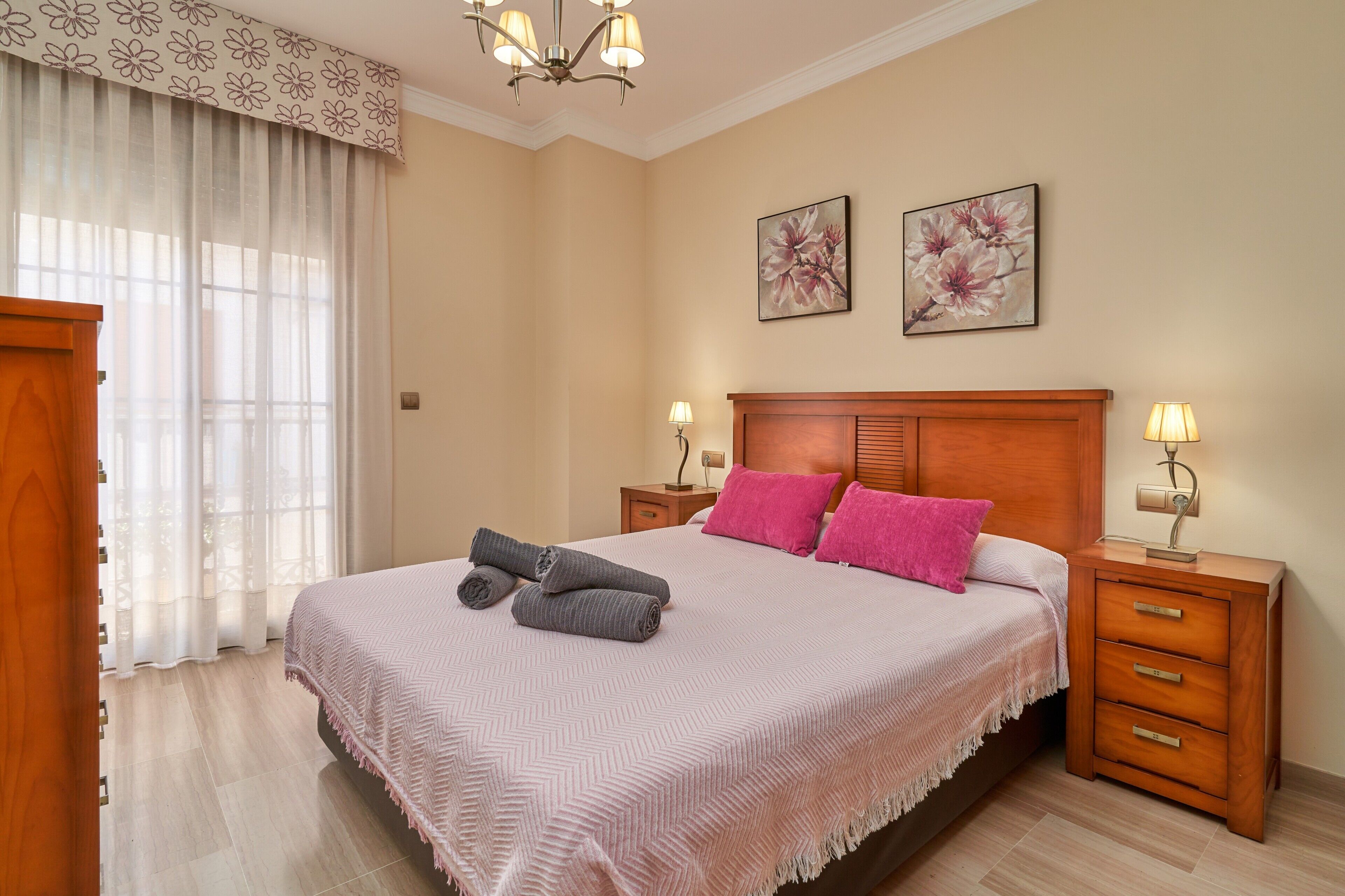 2 bedrooms, iron/ironing board, free WiFi, bed sheets