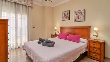 2 bedrooms, iron/ironing board, free WiFi, bed sheets