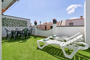 Outdoor dining - Holiday Home Casa Murillo with Sea View, Terrace & Wi-Fi (Nerja)