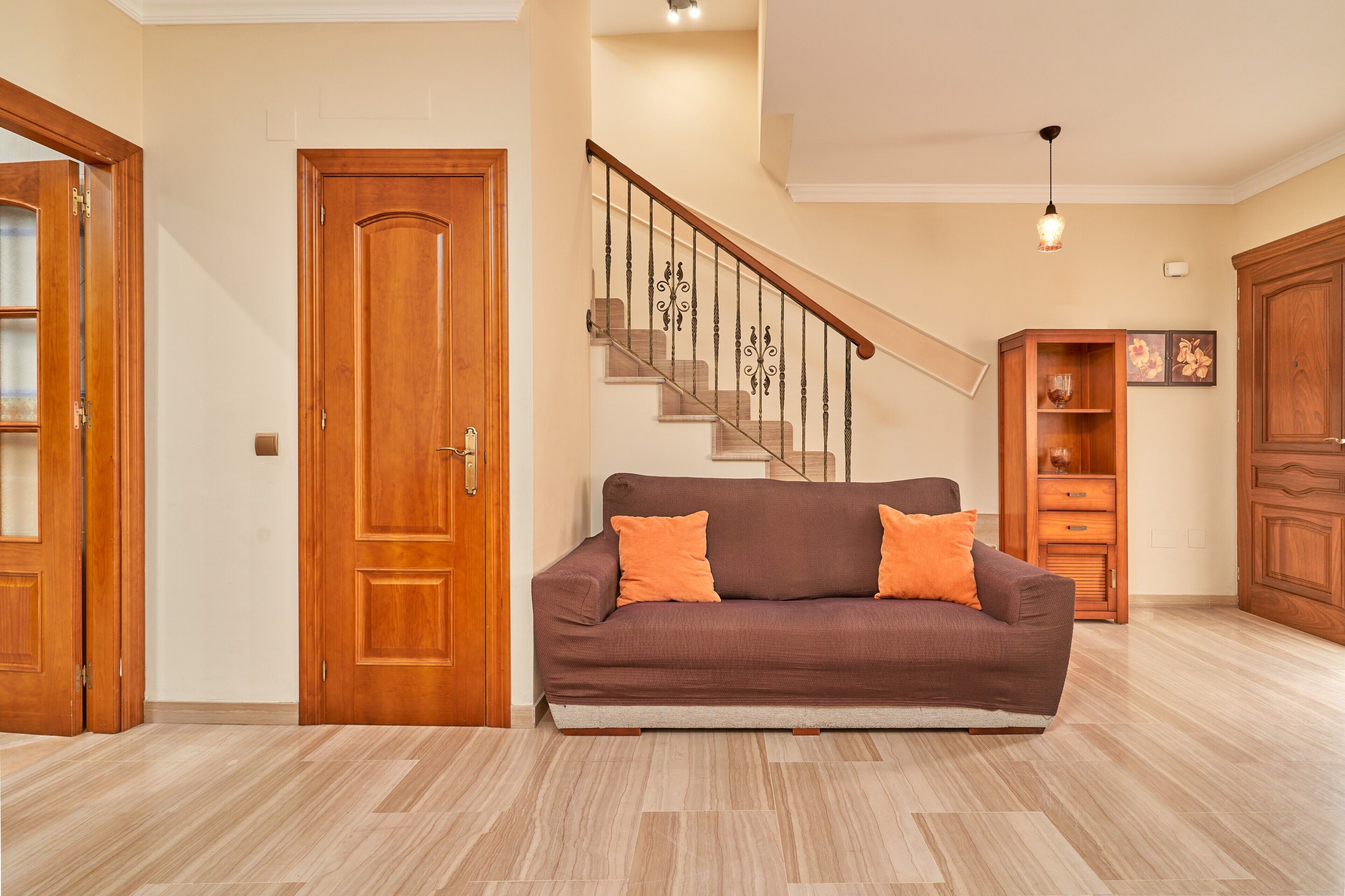 TV, fireplace, streaming services