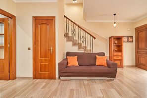 TV, fireplace, streaming services