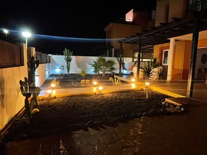 Property grounds - Vacation Home 'Villa Valeria' with Private Pool, Terrace & Wi-Fi (Corralejo)