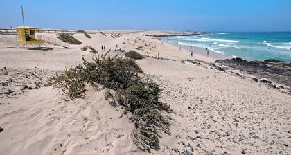 Casa de vacaciones 'Villa Valeria' con piscina compartida, terraza y Wi-Fi