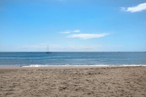 Beach nearby - Holiday Apartment 'La Perla F14 By Médano Rentals' with Shared Pool, Balcony and Wi-Fi (El Médano)