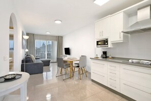 Interior - Holiday Apartment 'La Perla F14 By Médano Rentals' with Shared Pool, Balcony and Wi-Fi (El Médano)