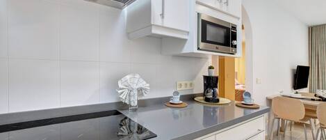 Fridge, microwave, stovetop, coffee/tea maker