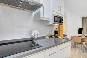 冰箱、微波炉、炉灶、茶具/咖啡用具