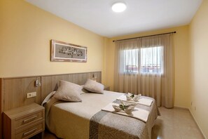 2 bedrooms, iron/ironing board, free WiFi, bed sheets