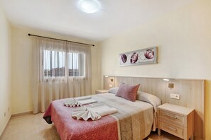 2 slaapkamers, een strijkplank/strijkijzer, gratis wifi, beddengoed