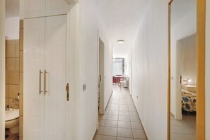 Een douche, een haardroger, handdoeken