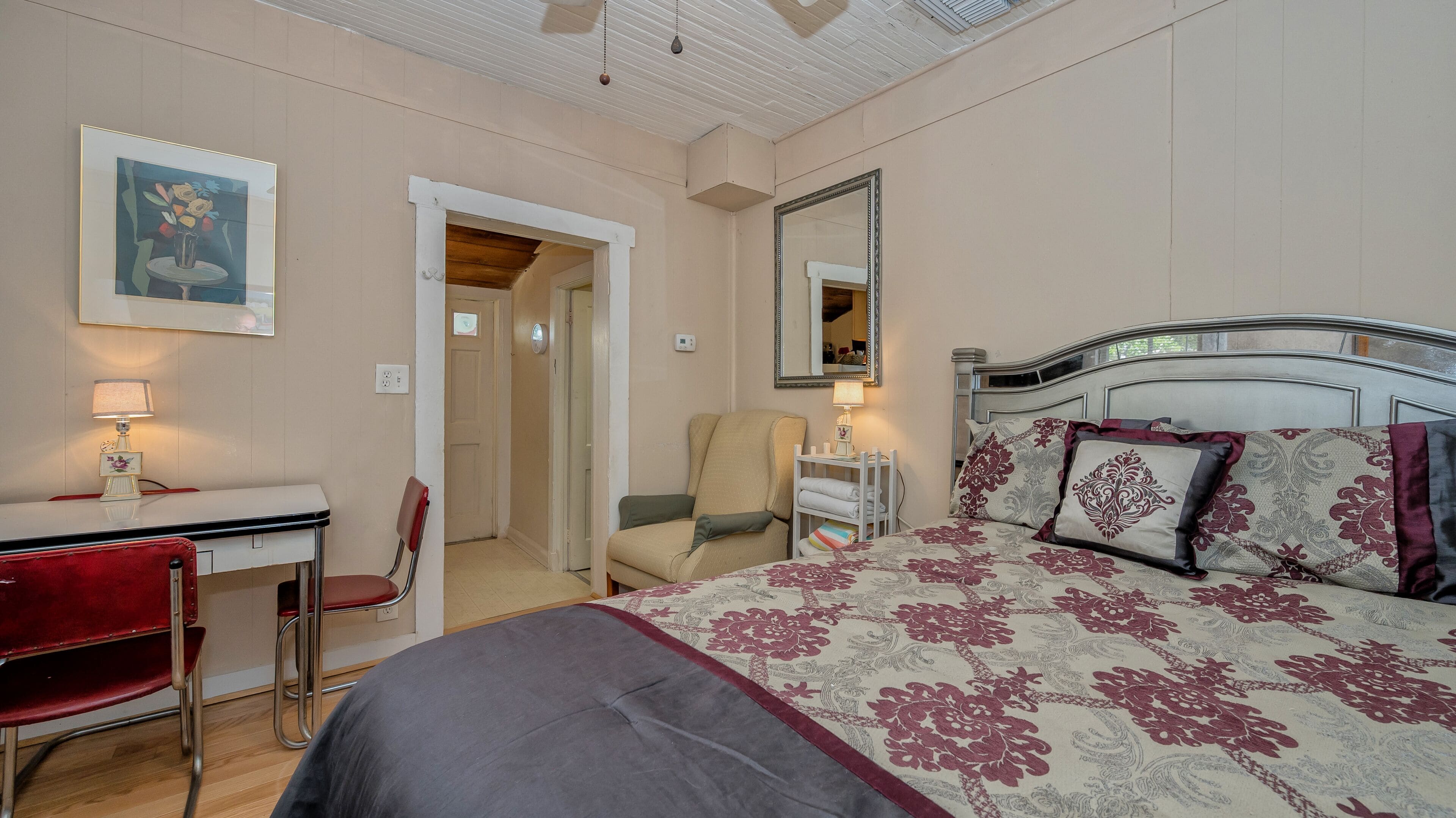 1 Schlafzimmer, Schreibtisch, Bügeleisen/Bügelbrett, Reisekinderbett