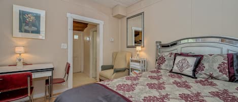 1 Schlafzimmer, Schreibtisch, Bügeleisen/Bügelbrett, Reisekinderbett