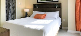Suite Tangerine Classy & Conveniently Located