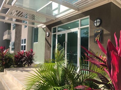 Suite Tangerine Classy & Conveniently Located!