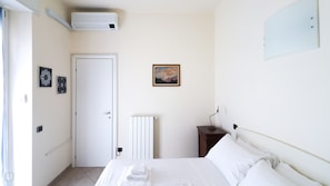 2 bedrooms, premium bedding, desk, laptop workspace