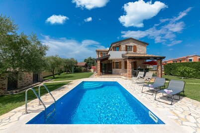 Pool. Sun loungers, 1300m2 garden plot, quiet location, table tennis