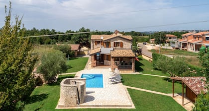 Pool. Sun loungers, 1300m2 garden plot, quiet location, table tennis